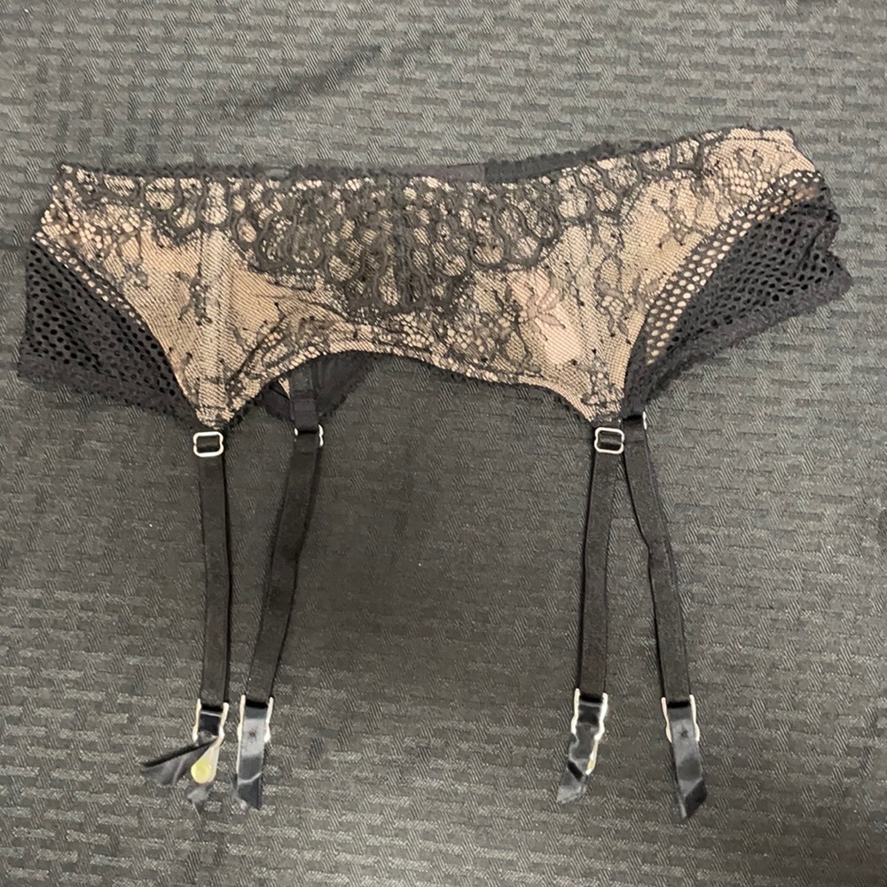Victoria’s Secret Black Lace Sheer Garter Belt M/L
